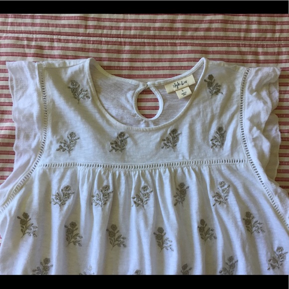 NWOT White Embroidered Top With Flutter Sleeves - Picture 4 of 7